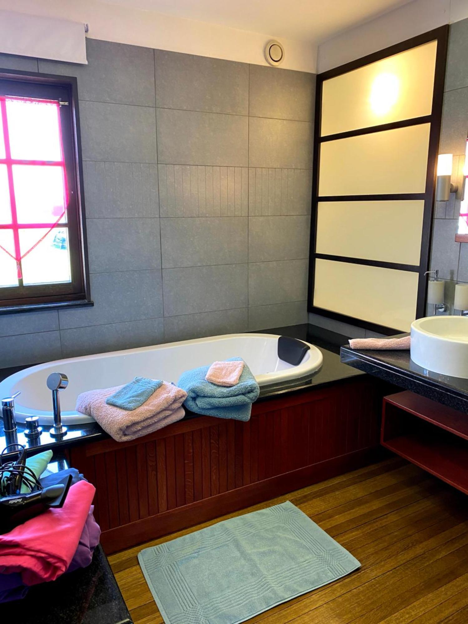 Grand-Reng Le Chateau De Frankie Spas-Saunas المظهر الخارجي الصورة